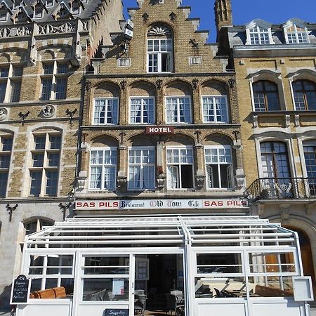 Hotel Old Tom Іпр Екстер'єр фото