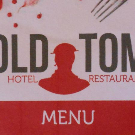 Hotel Old Tom Іпр Екстер'єр фото