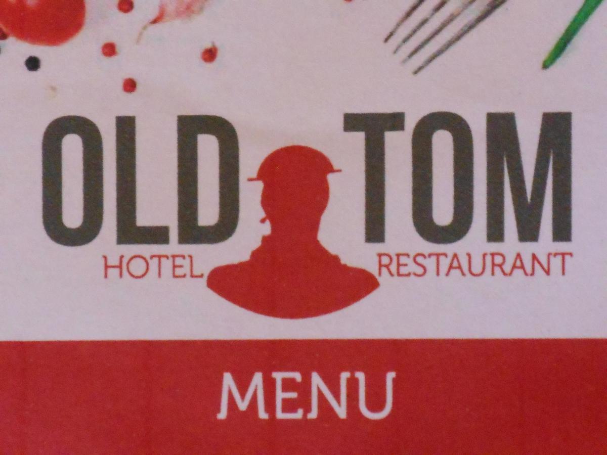 Hotel Old Tom Іпр Екстер'єр фото